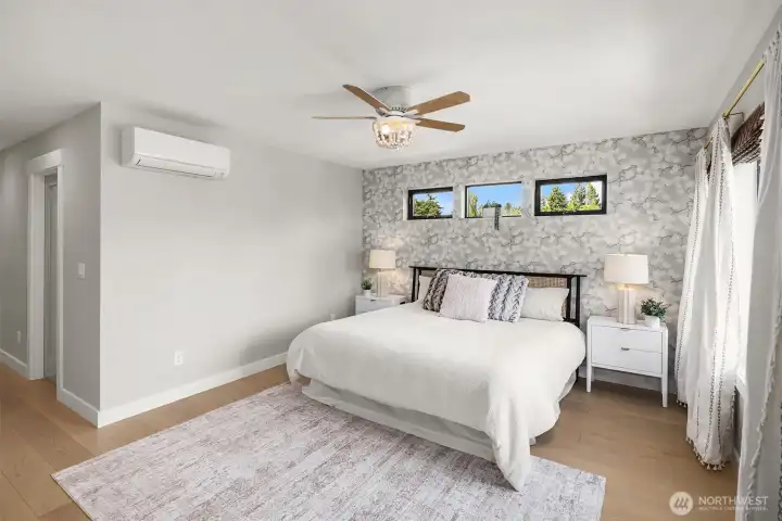 Spacious primary bedroom with great closet space and a lovely en-suite bathroom