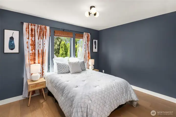 Top floor second primary with its own private en-suite bath