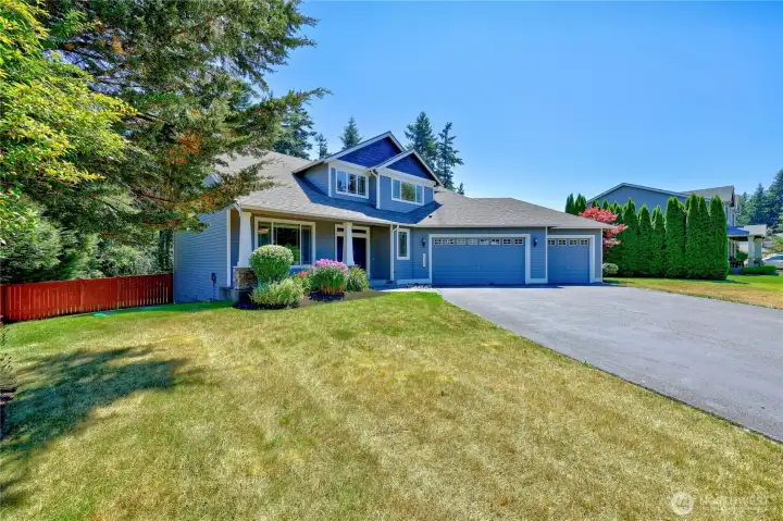 3 Car Garage - AC - HUGE Yard