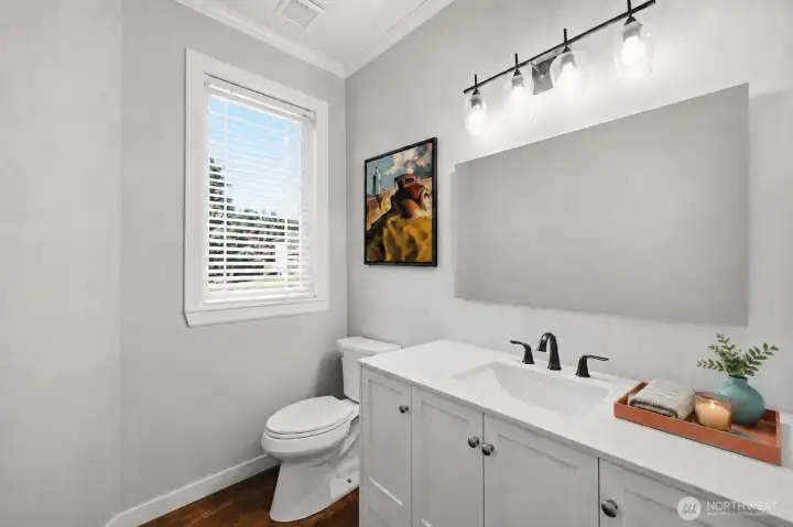 Mainfloor Half Bath