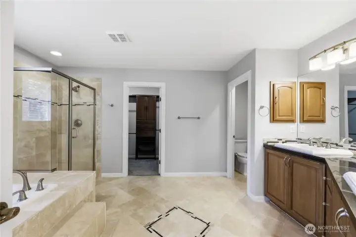 Spa like Ensuite - walk in shower, dual vanity, soaking tub