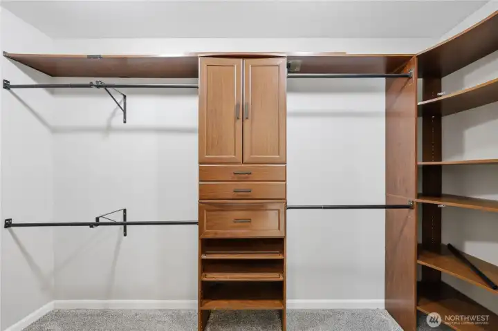 Primary with custom Built in
