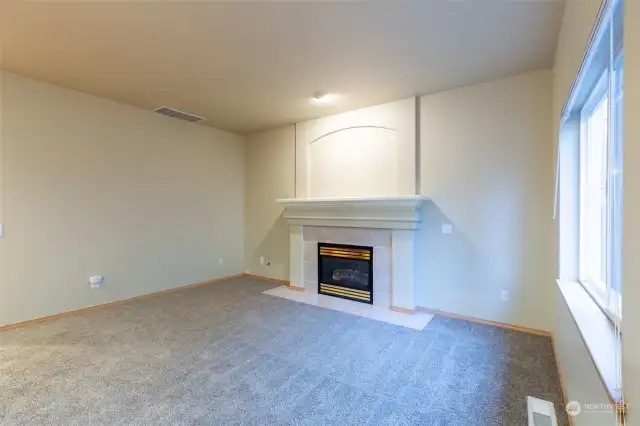 Familyroom with gas fireplace