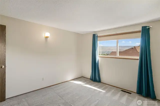 Upstairs Bedroom 2