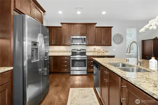 Roll out drawers for Pots & Pans, Glass cabinets & All Appliances stay