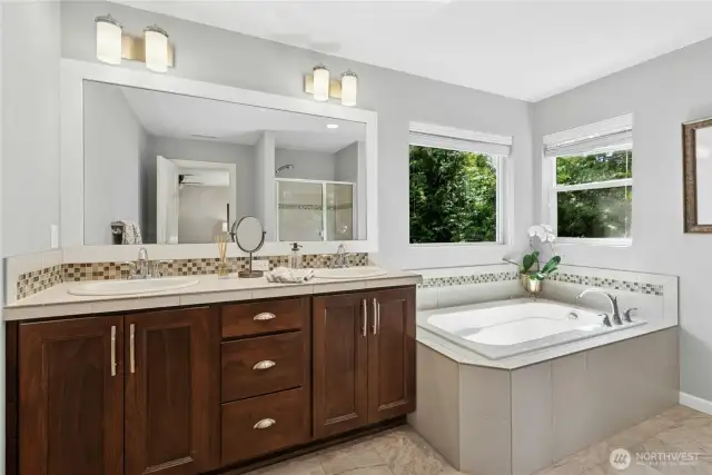 Beautiful 5 piece Primary Bathroom