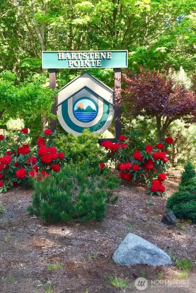 Entry to Hartstene Pointe