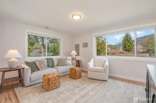 Flexible Living and Entertaining Space