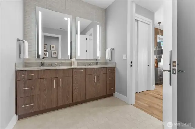 2nd level ensuite bathroom