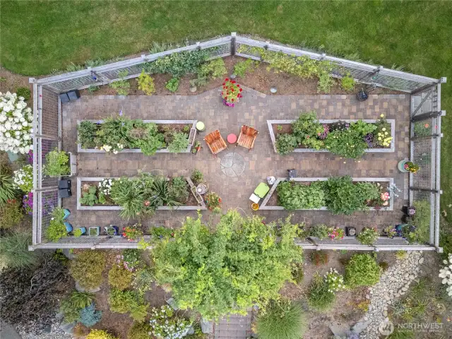 Full irrigation system throughout property including garden  Dream fenced in garden with irrigation and raised beds