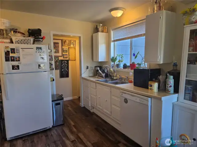 Unit 1 - Kitchen Rt side