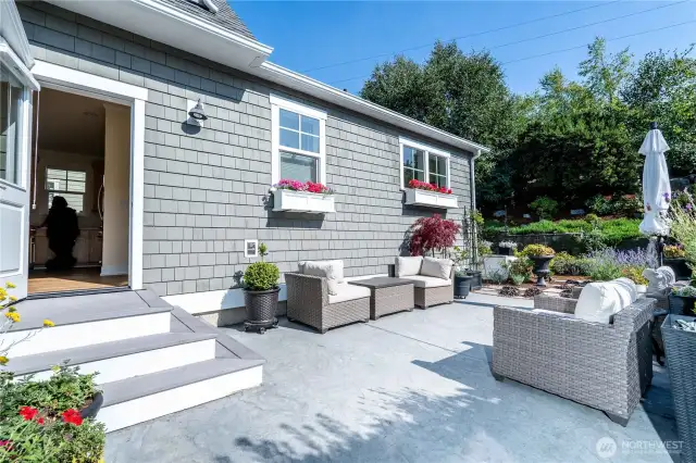 Side patio