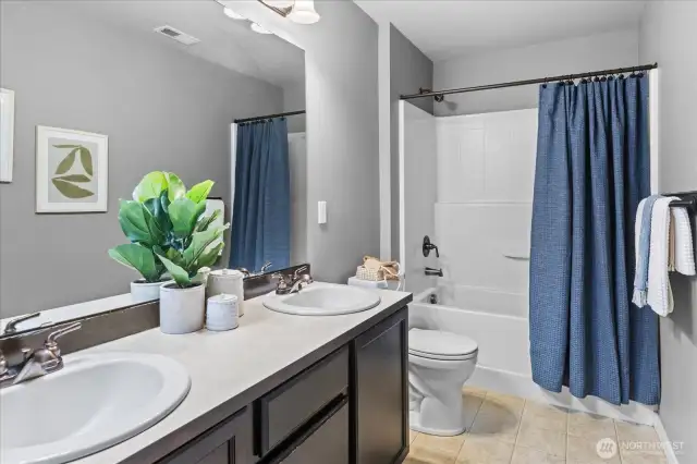 Upper Level Full Bathroom
