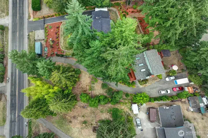 This aerial view lets you see all the the trees and privacy they give this home.