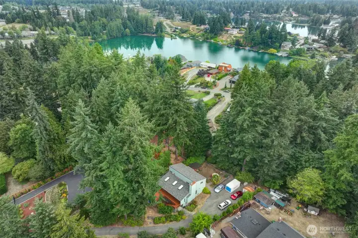 Very close to Lake Tapps with access to 4 private HOA parks - two within walking distance with swimming,boating, tennis, picnics or strolls by the lake.