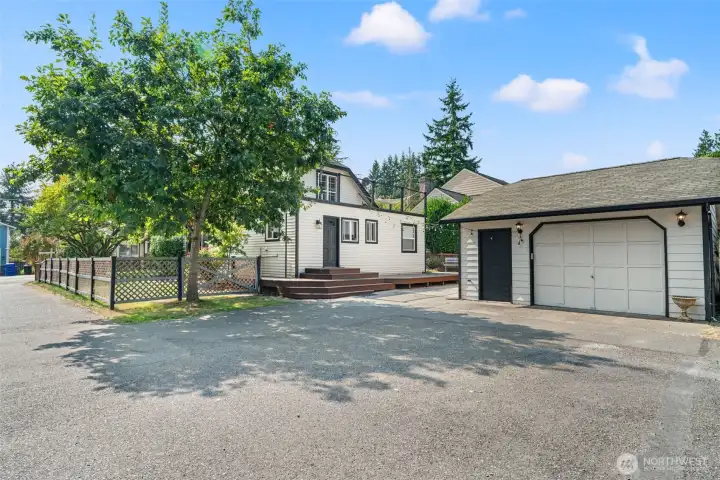 RV parking, large 1 car garage/shop area
