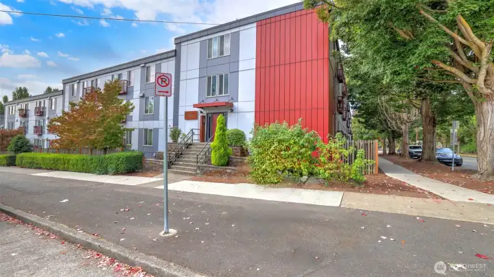 Located in the heart of Fremont.  2017 exterior updates to the building. Walk/Bike everywhere so easily. Plus this complex has gated owner parking for when you need your car.
