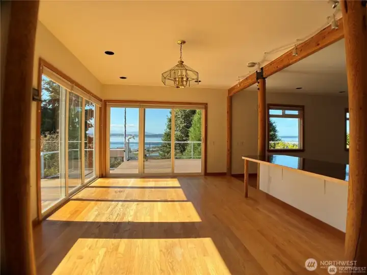 The house gets lots of light all day.