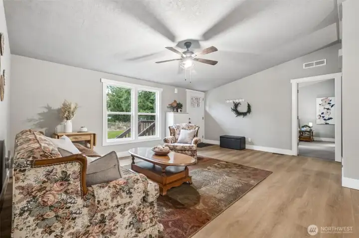 Neutral finishes throughout the main level create a clean, move-in-ready backdrop. Buyers can easily personalize the space to match their style. It’s a home that feels both fresh and inviting.