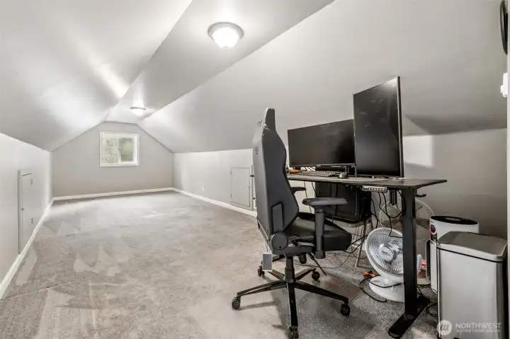 The heated, finished loft above the shop adds even more usable square footage. Whether used as a gym, studio, or storage, the space is incredibly versatile. It’s a bonus area that enhances the property’s appeal.