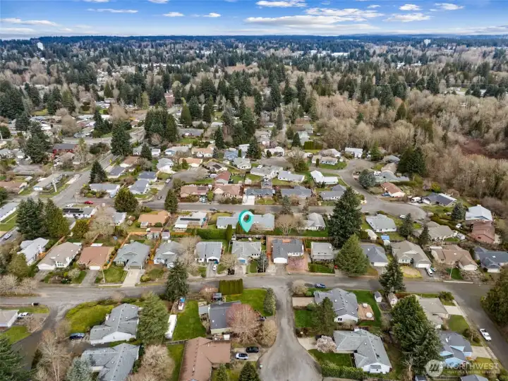 You can see the established neighborhood layout, generous spacing between homes, and how easy it is to get in and out for daily life. Groceries are refreshingly close with both Albertsons and Ralph’s Thriftway nearby, which also happens to have a Starbucks tucked inside for those grab and go mornings. If you are more of a drive thru espresso person, Gravity Coffee is just minutes away too. It is the kind of setting where errands stay quick, routines stay simple, and you still come home to a quiet residential feel that feels comfortably removed from the rush.