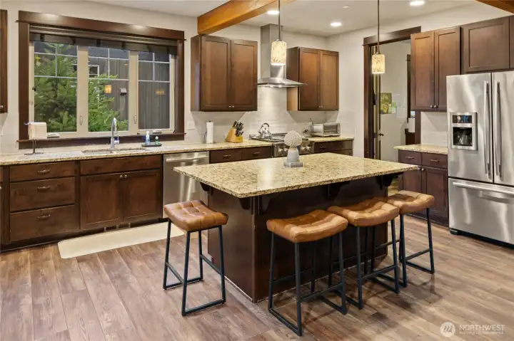 Kitchen area with eating space at Island