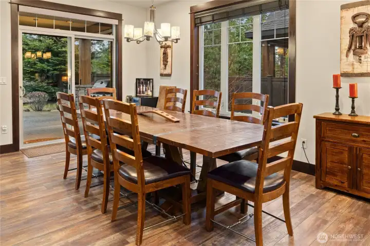 Dining area with large table, great for hosting!