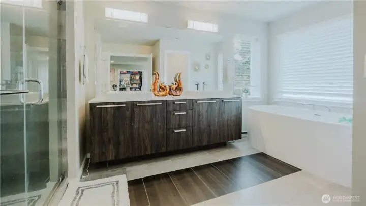 Master Bedroom Bathroom