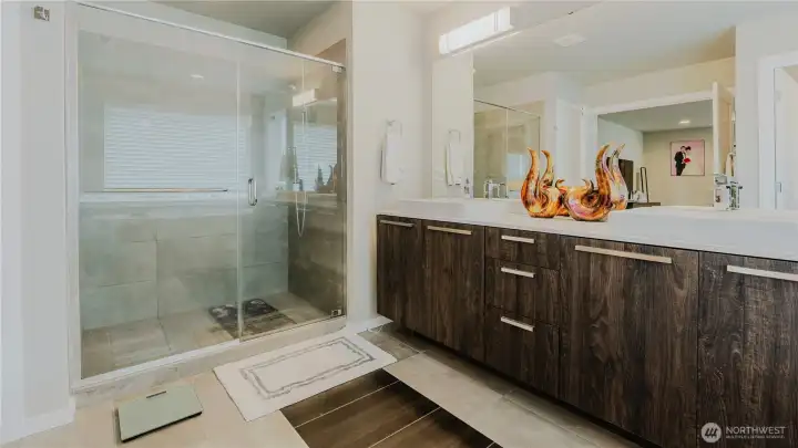 Master Bedroom Bathroom