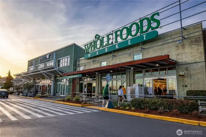 Everyday essentials, cafes, and neighborhood favorites are all within easy reach