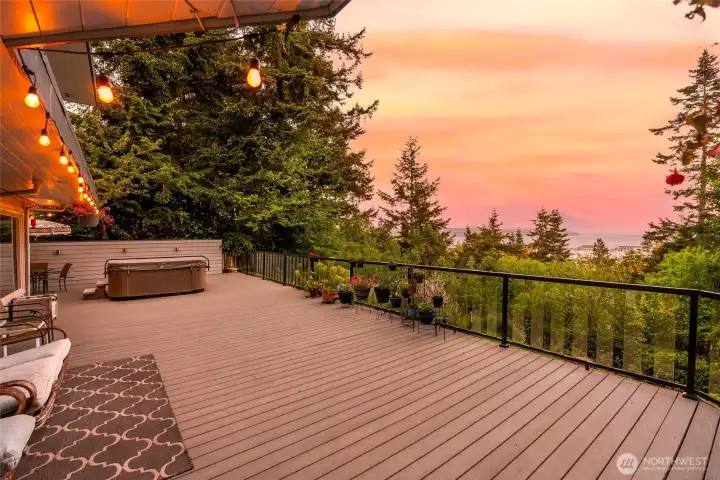 Expansive Deck