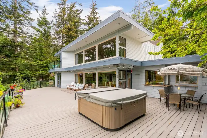 Hot tub included