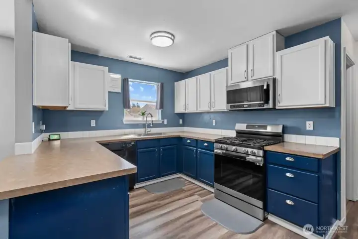 Bright and Open Kitchen Perfect for Entertaining and Daily Life