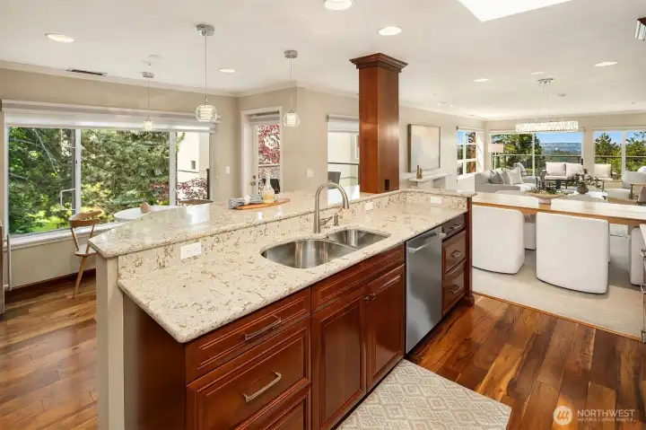 Large kitchen island Large kitchen island