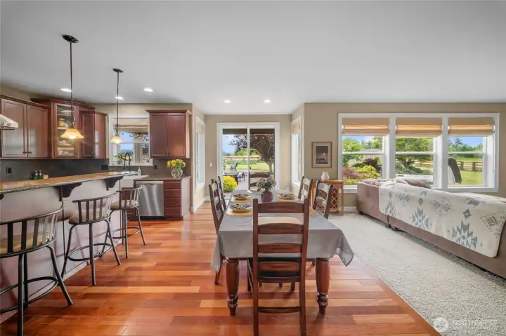 OPEN CONCEPT SECOND DINING SPACE OPEN CONCEPT SECOND DINING SPACE
