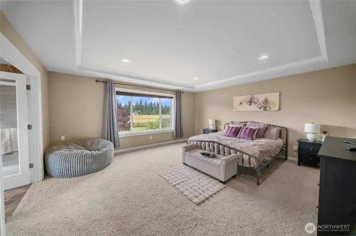 PRIMARY BEDROOM ENSUITE! PRIMARY BEDROOM ENSUITE!