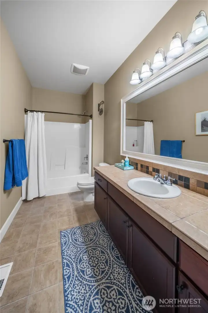 GUEST BATH 1 GUEST BATH 1