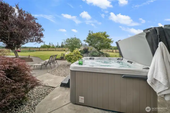 HOT TUB! HOT TUB!