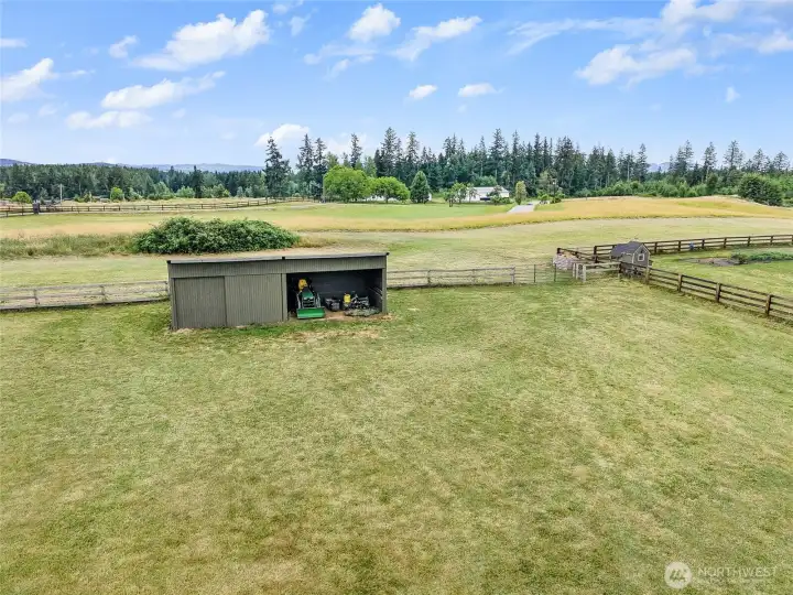 LIVESTOCK/EQUESTRIAN FIELD WITH HAY STORAGE AND TRACTOR COVER! LIVESTOCK/EQUESTRIAN FIELD WITH HAY STORAGE AND TRACTOR COVER!