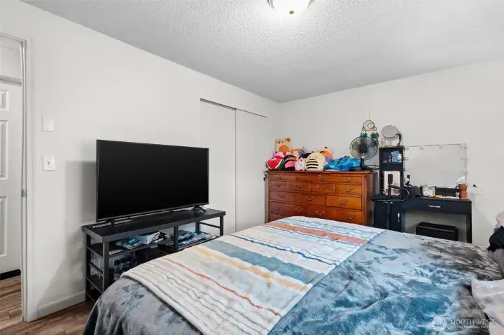 Large window and efficient layout create a functional and comfortable bedroom space.