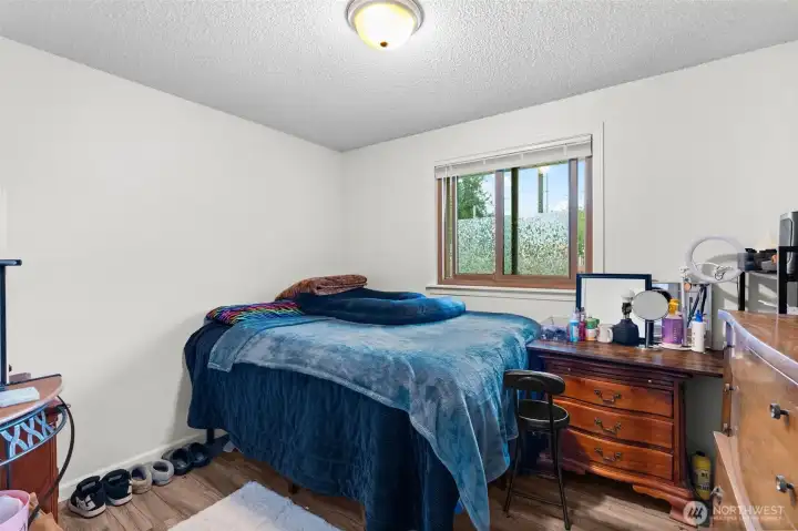 The bedroom provides ample space for furniture while maintaining an efficient layout.