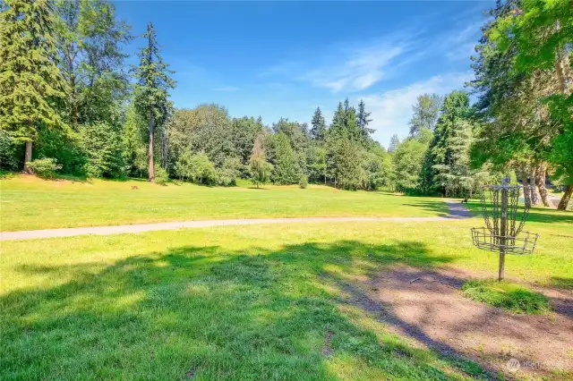 Terrace Park just a 3 min drive away. Complete with disc golf, a playground and playfield!