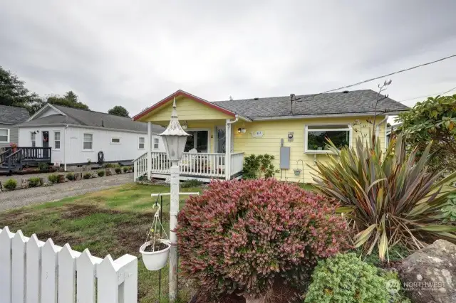 2 bedroom 2 bath home located in North Long Beach. This home has a fully fenced back yard, covered rear porch, detached garage, and many upgrades and updates—walking distance to town, shopping, restaurants, the bus line, beach, and Discovery Trail.