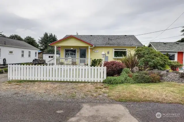 2 bedroom 2 bath home located in North Long Beach. This home has a fully fenced back yard, covered rear porch, detached garage, and many upgrades and updates—walking distance to town, shopping, restaurants, the bus line, beach, and Discovery Trail.