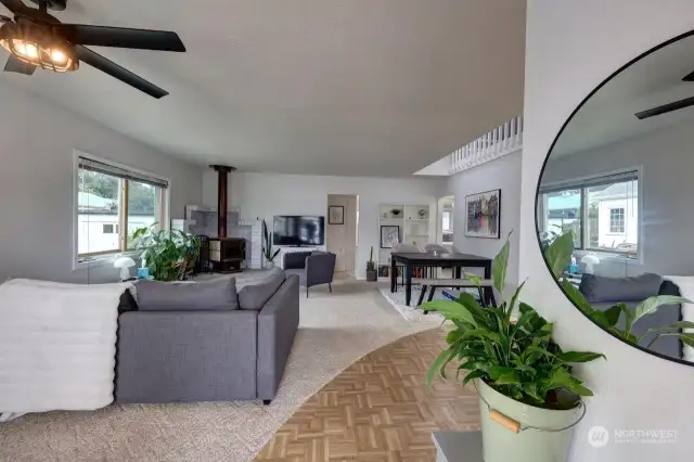 Spacious entry into the main living area, dining and kitchen