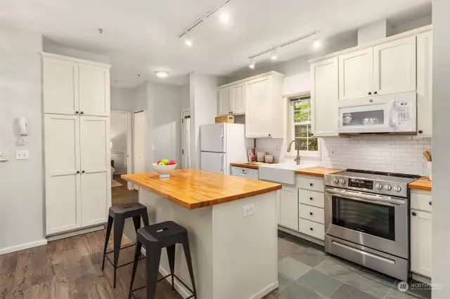 Good pantry space!