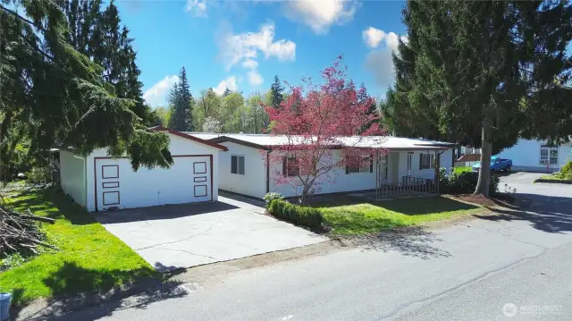 Welcome to Kenton Firs -- you own the land and the home...and this is the only home with a 2-car garage in the community!