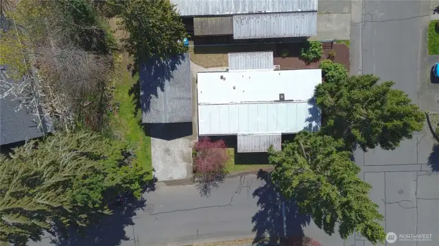 Note the extra parking space in front of the garage...