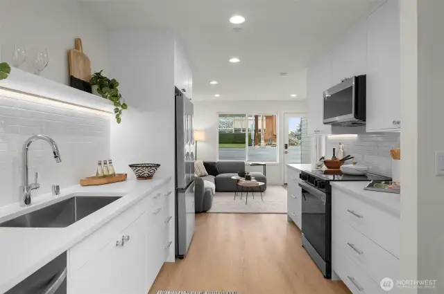A full-circle moment: this open floor plan brings the whole vibe together, from prepping to lounging. It’s a perfect layout with just the right touch of style.