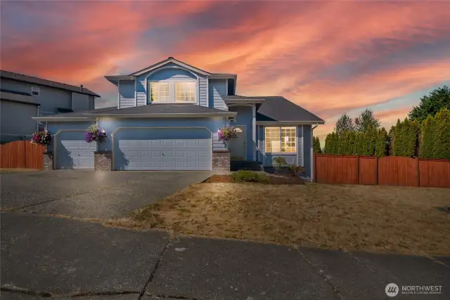 Fantastic 2 story located in the highly sought after Tuscany neighborhood!